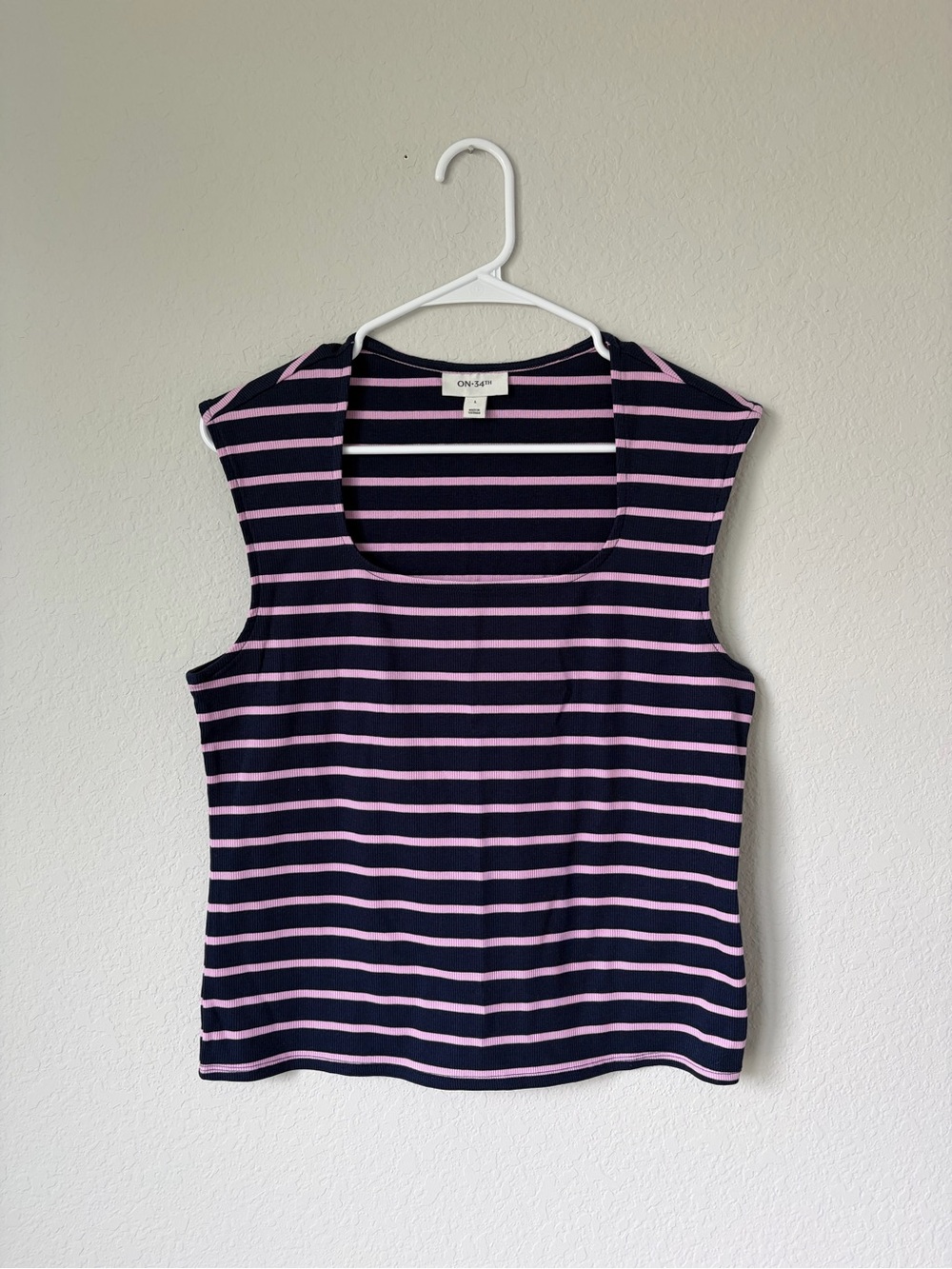 ON 34th Navy & Pink Striped Scoop Neck Tank Women’s Size Large